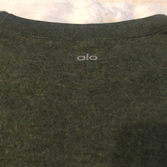 ALO yoga army green pullover - medium - Picture 3 of 3
